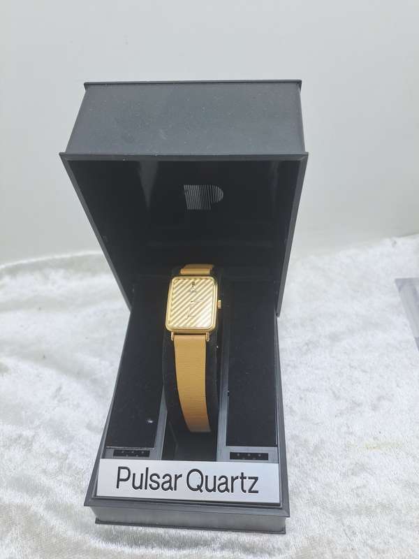 Unused Ladies Pulsar Quartz Watch still in Box -Working