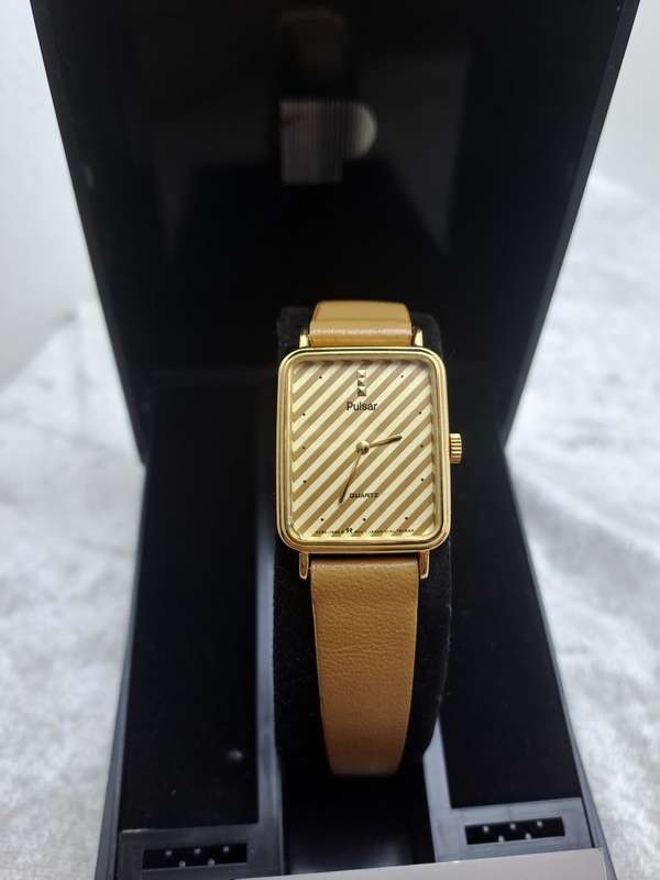Unused Ladies Pulsar Quartz Watch still in Box -Working