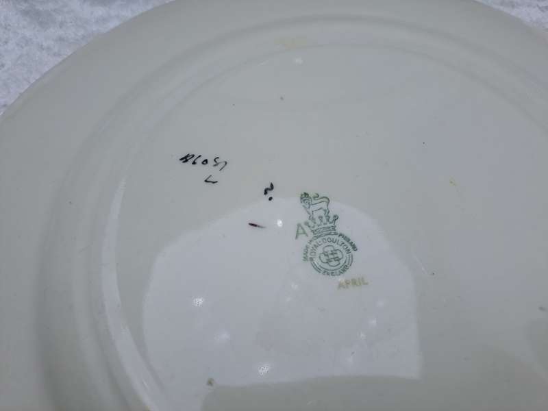 2 Vintage 1938-1959 Royal Doulton Bone China Diner Plates 261mm-  Made in England