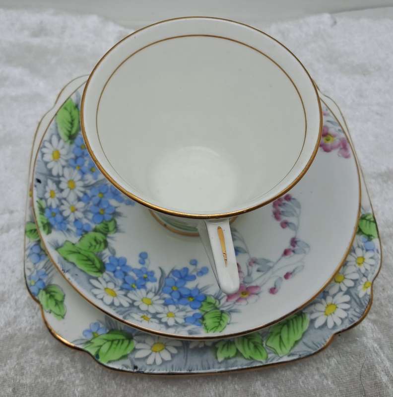 21pc Vintage Royal Standard Bone China `Wild Flower`  Art Deco Tea set (Creamer Chipped)
