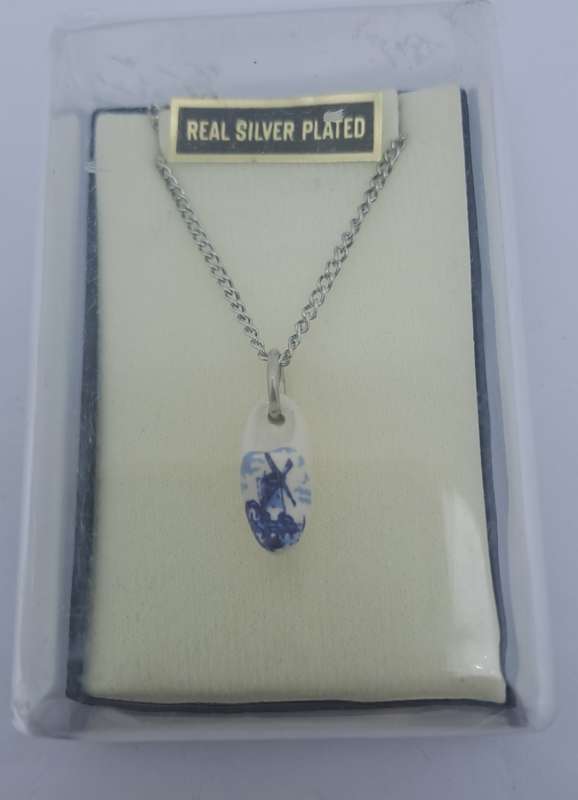 Vintage Holland Delft Clog on Silver plated Chain Necklace (Unused)