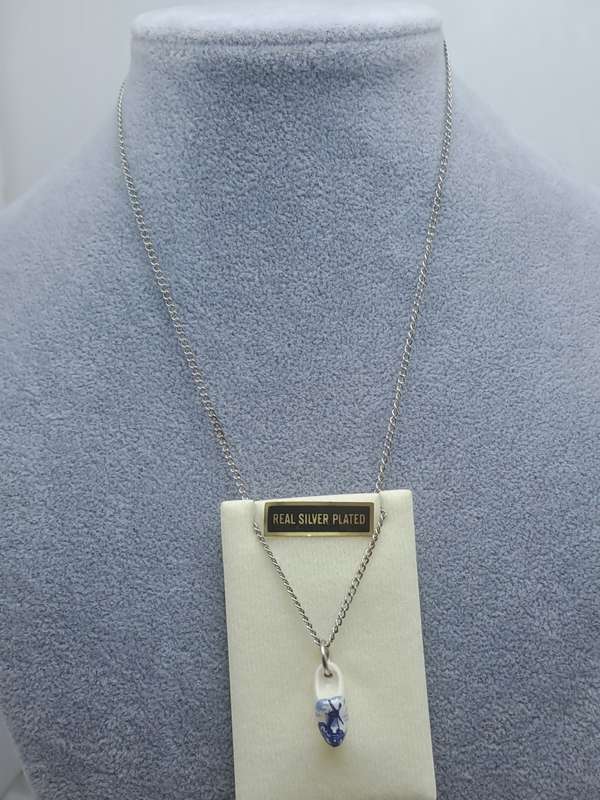 Vintage Holland Delft Clog on Silver plated Chain Necklace (Unused)