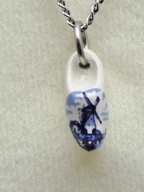 Vintage Holland Delft Clog on Silver plated Chain Necklace (Unused)