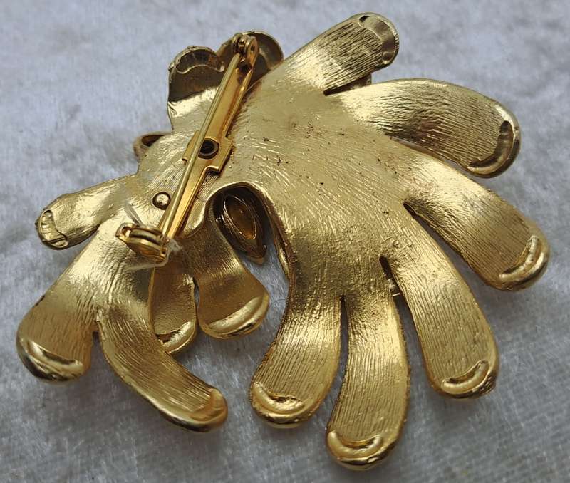 Large Vintage David Wuhl Gold tone Brooch 6cm x 6,5cm