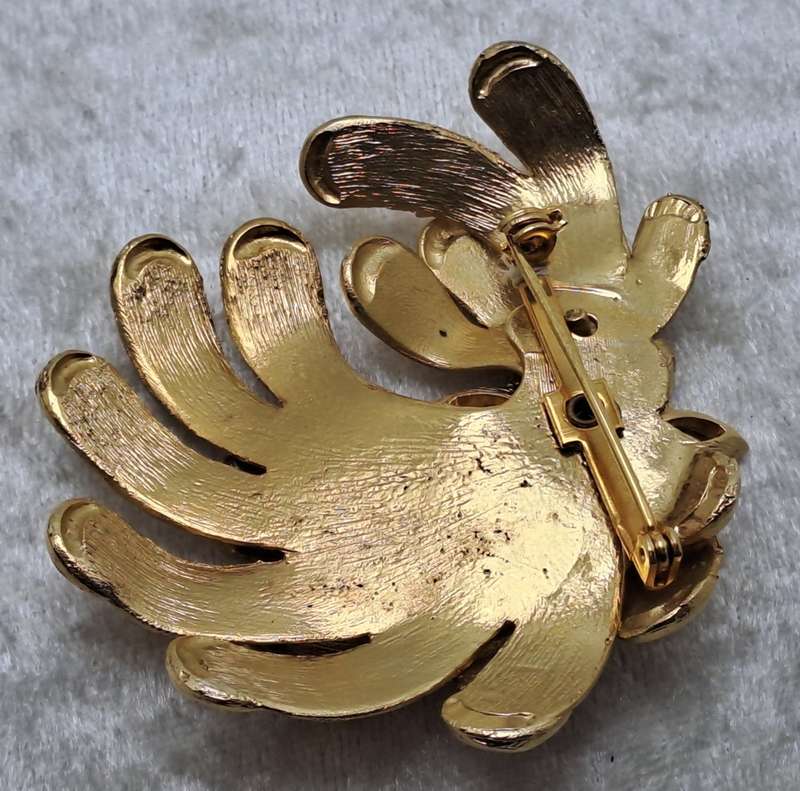 Large Vintage David Wuhl Gold tone Brooch 6cm x 6,5cm