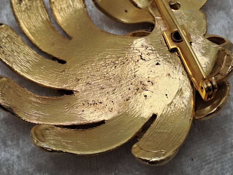 Large Vintage David Wuhl Gold tone Brooch 6cm x 6,5cm