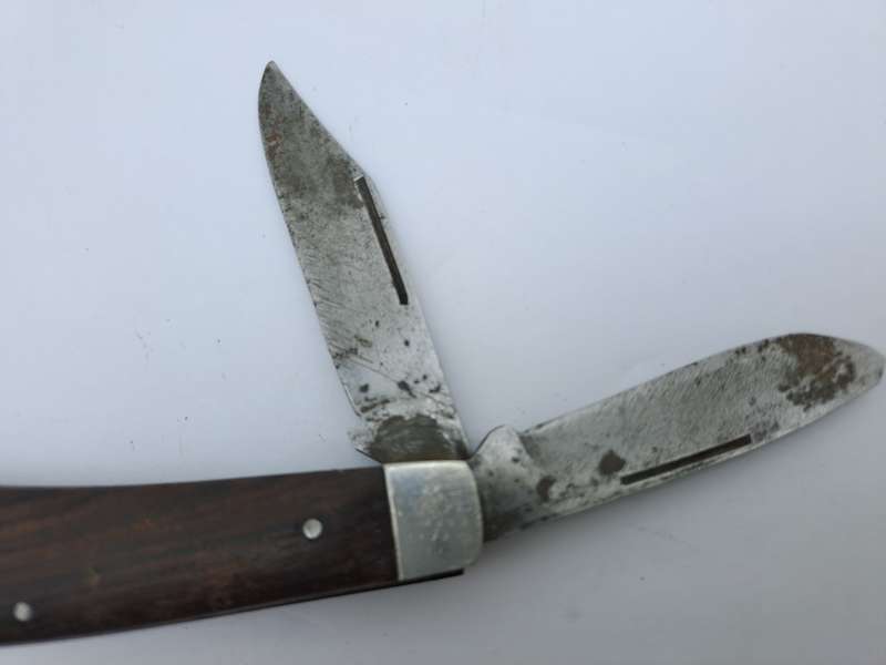 Vintage Pocketknife -No Name visible needs Restoration
