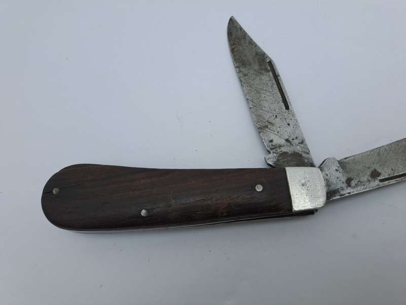 Vintage Pocketknife -No Name visible needs Restoration