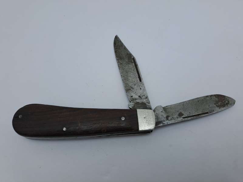 Vintage Pocketknife -No Name visible needs Restoration