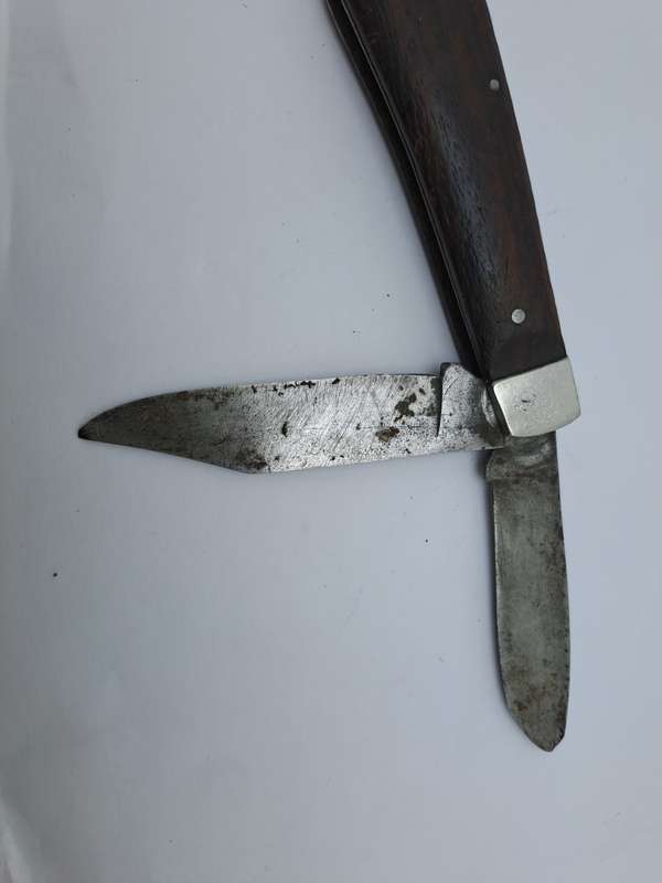 Vintage Pocketknife -No Name visible needs Restoration