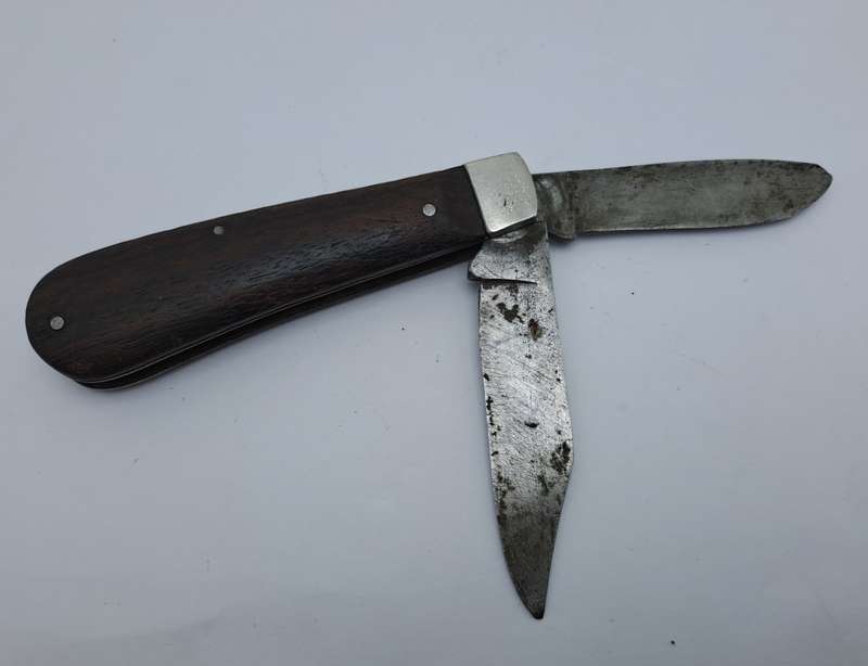 Vintage Pocketknife -No Name visible needs Restoration