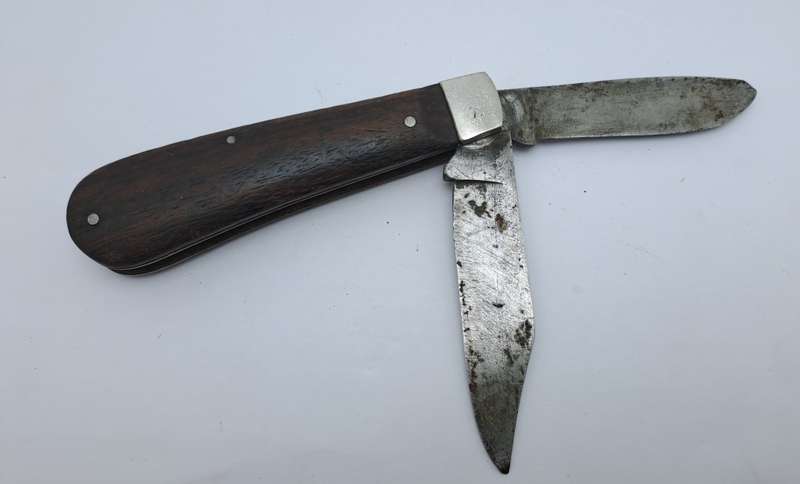 Vintage Pocketknife -No Name visible needs Restoration