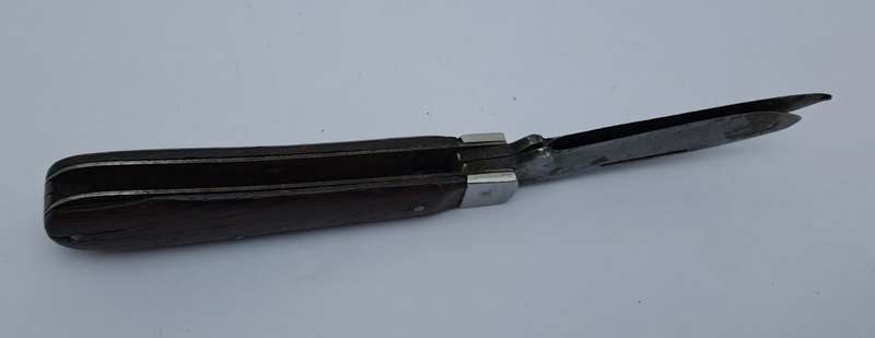 Vintage Pocketknife -No Name visible needs Restoration