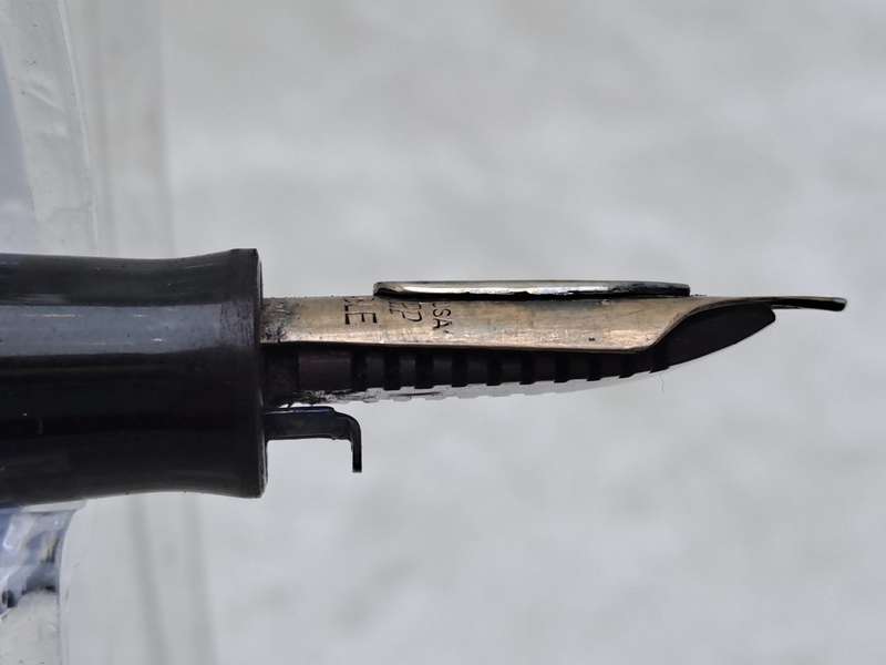 Vintage Wahl EVERSHARP Fountain Pen -Lever Fill- Made in The USA - will need restoration.