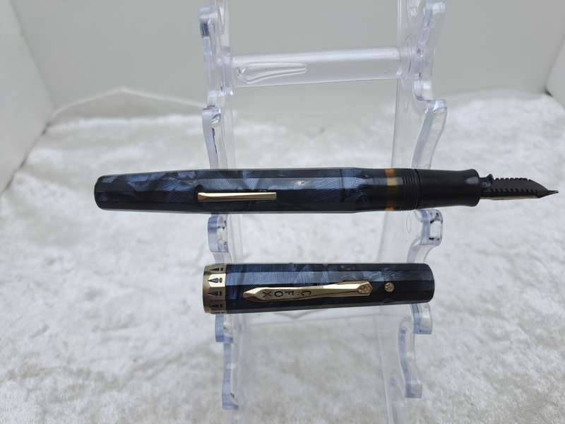 Vintage Wahl EVERSHARP Fountain Pen -Lever Fill- Made in The USA - will need restoration.