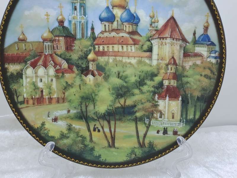 1997 Limited Edition Epic Porcelain Decorative Plate- No 2 of `Temples of Russia` Series -Moscow