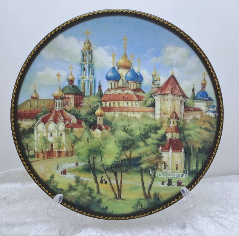 1997 Limited Edition Epic Porcelain Decorative Plate- No 2 of `Temples of Russia` Series -Moscow