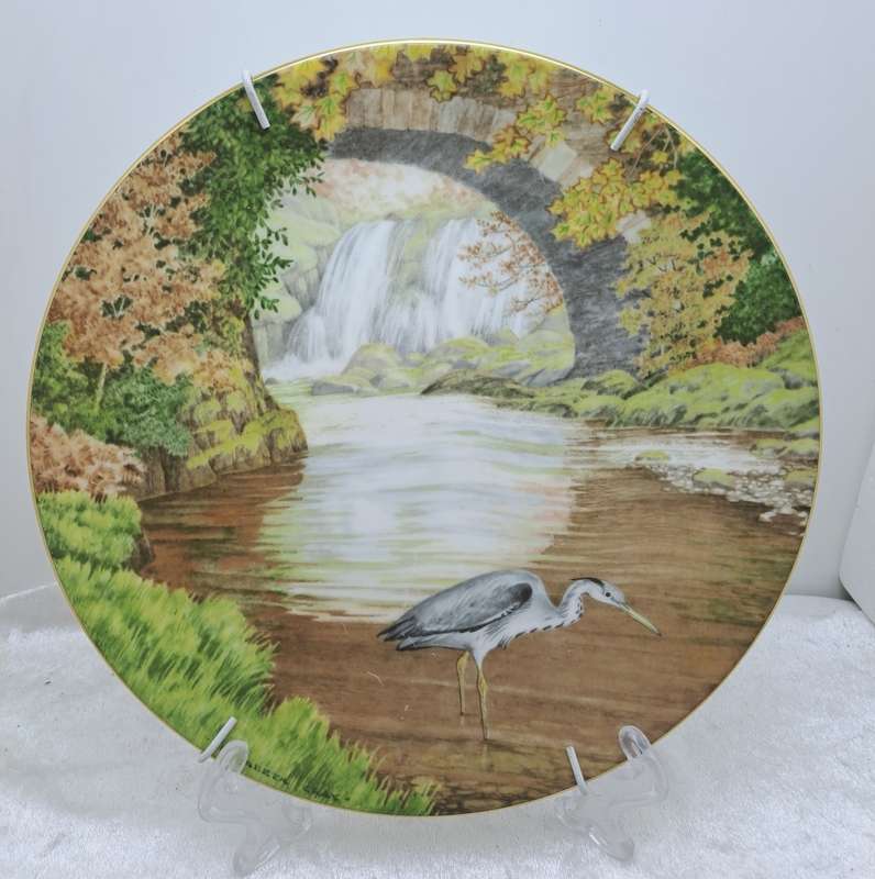 Vintage 1987 Royal Doulton Decorative Plate Waterside Series `The Heron` -WITH WIRE HANGER