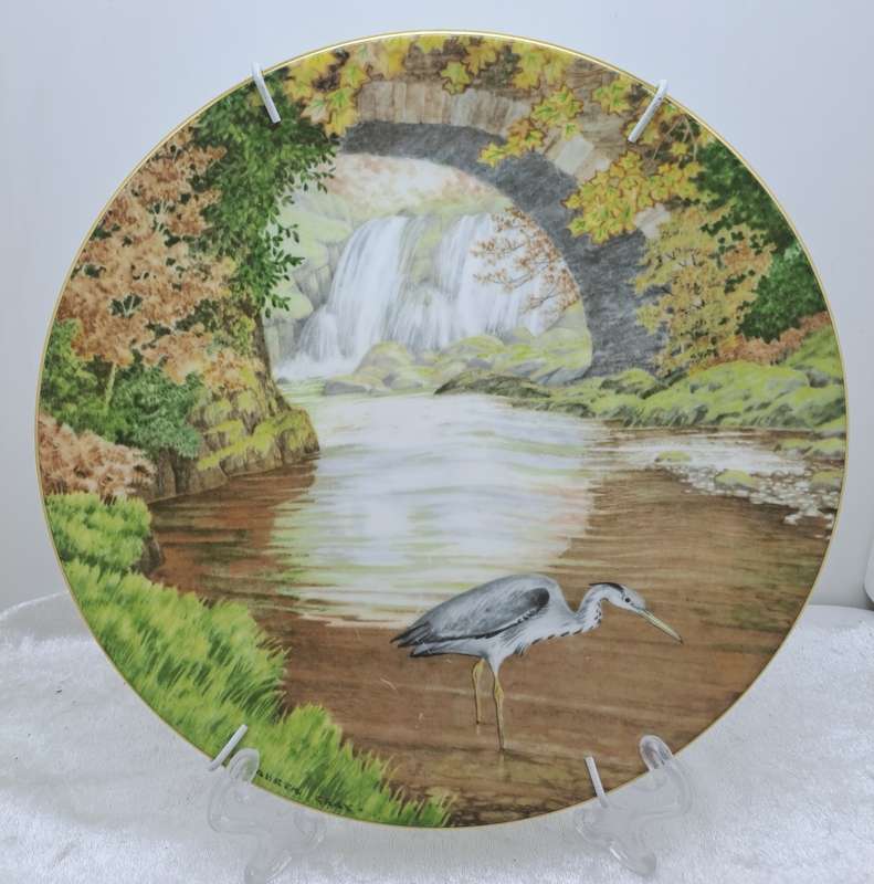 Vintage 1987 Royal Doulton Decorative Plate Waterside Series `The Heron` -WITH WIRE HANGER