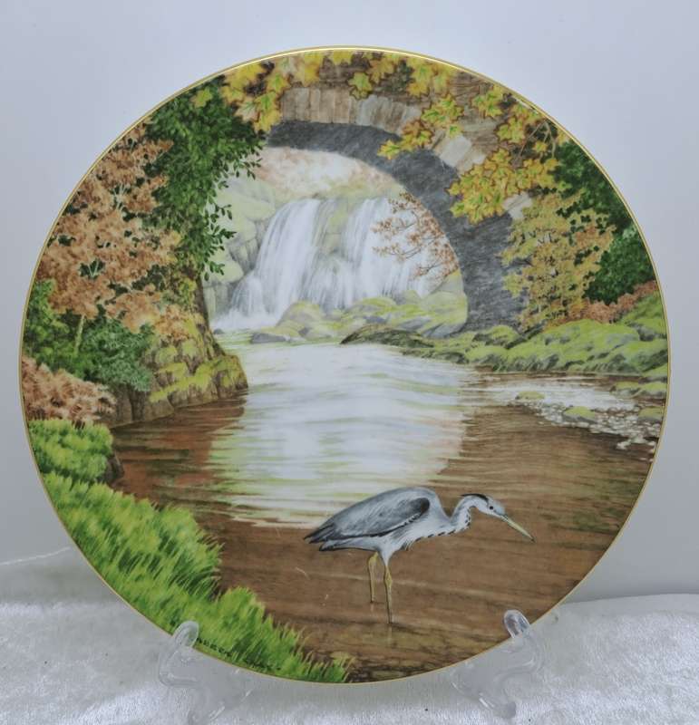 Vintage 1987 Royal Doulton Decorative Plate Waterside Series `The Heron` -WITH WIRE HANGER