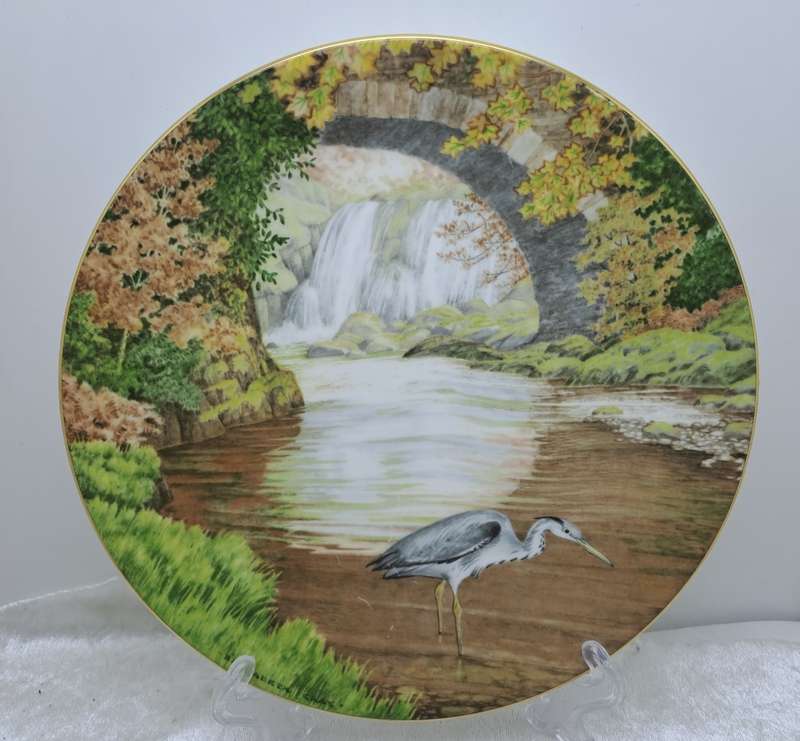 Vintage 1987 Royal Doulton Decorative Plate Waterside Series `The Heron` -WITH WIRE HANGER