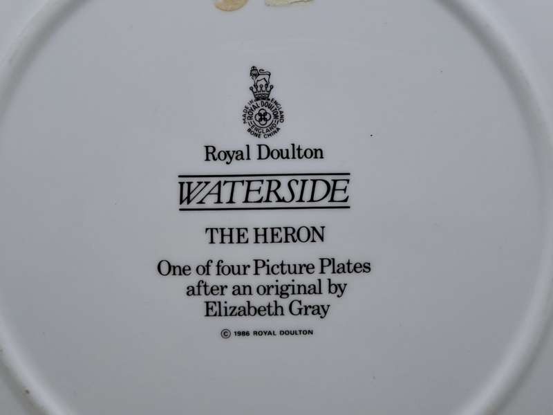 Vintage 1987 Royal Doulton Decorative Plate Waterside Series `The Heron` -WITH WIRE HANGER