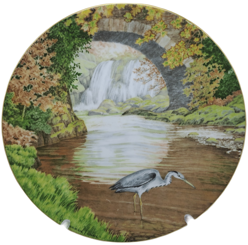 Vintage 1987 Royal Doulton Decorative Plate Waterside Series `The Heron` -WITH WIRE HANGER