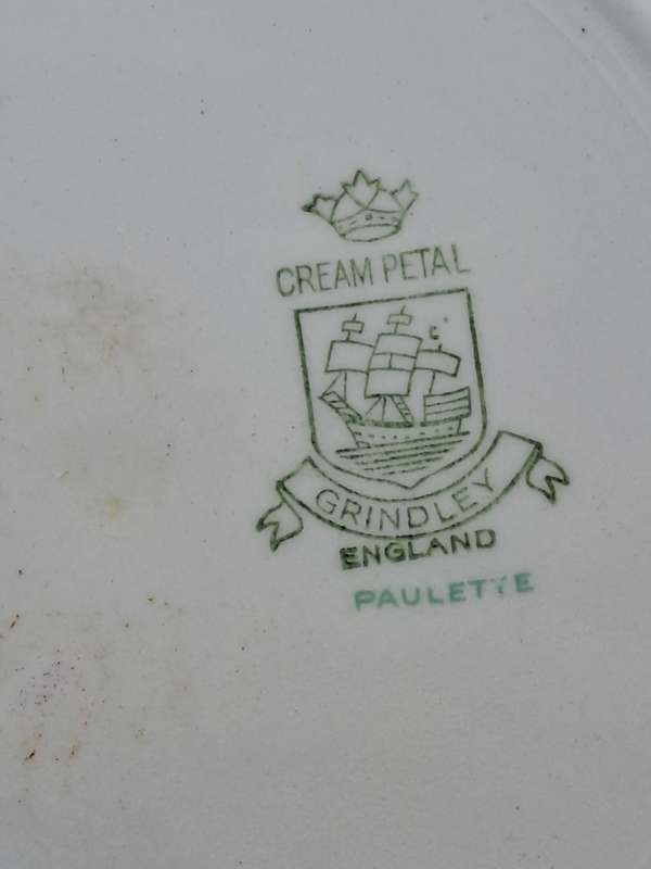 Vintage Grindley Cream Petal Pauletye Pattern Dinner Plate  -Made in England