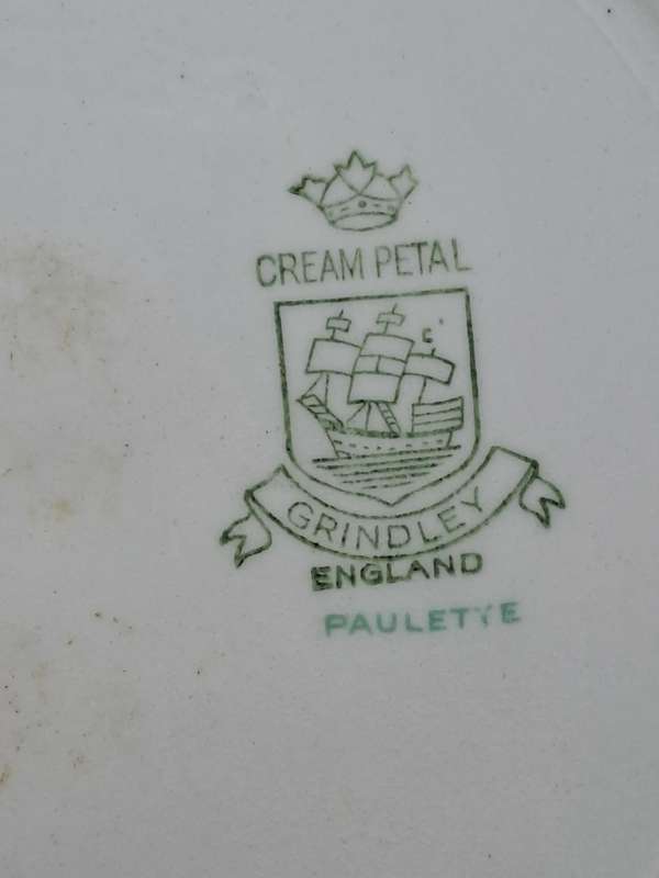 Vintage Grindley Cream Petal Pauletye Pattern Dinner Plate  -Made in England