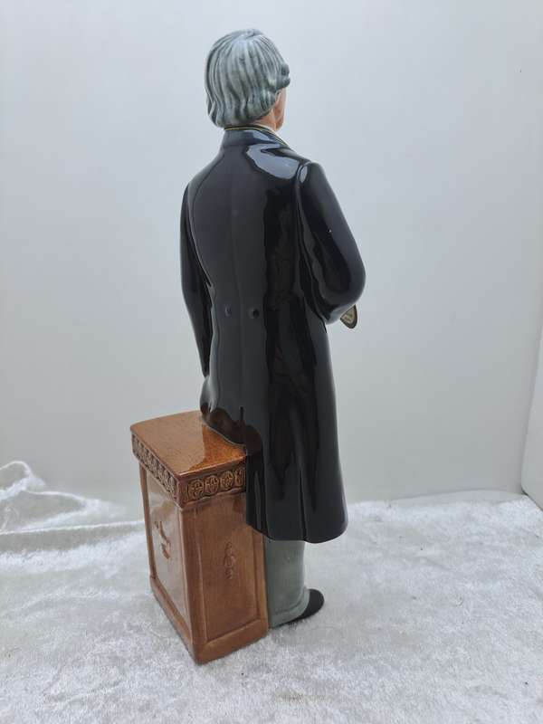 Vintage 1986 Statesman HN2859  Royal Doulton Figurine-Excellent Condition