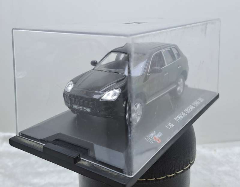 High Speed 2002 Porche Cayenne Turbo 1:43 Scale