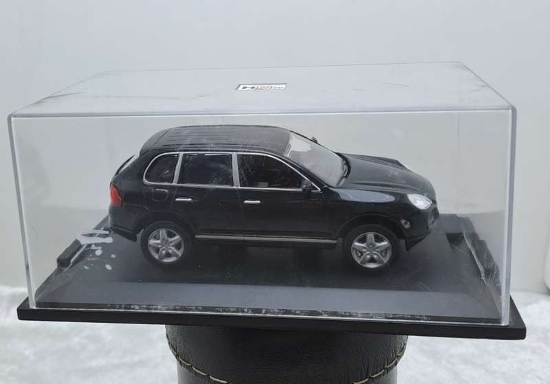 High Speed 2002 Porche Cayenne Turbo 1:43 Scale