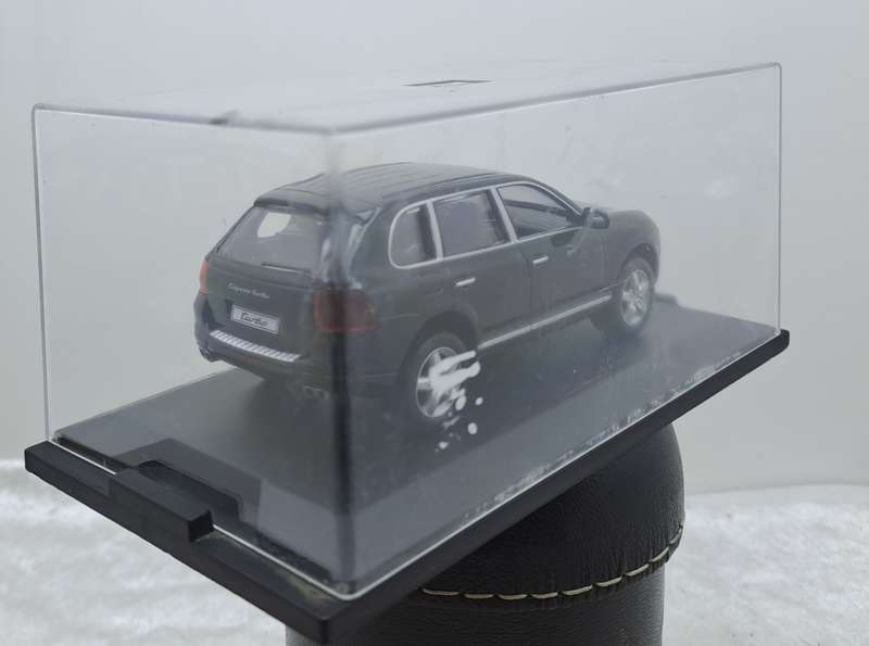 High Speed 2002 Porche Cayenne Turbo 1:43 Scale