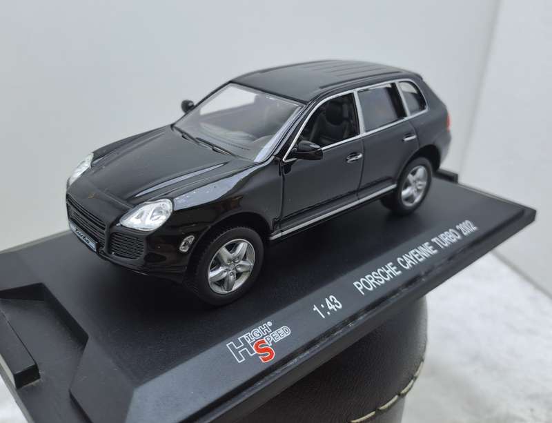 High Speed 2002 Porche Cayenne Turbo 1:43 Scale