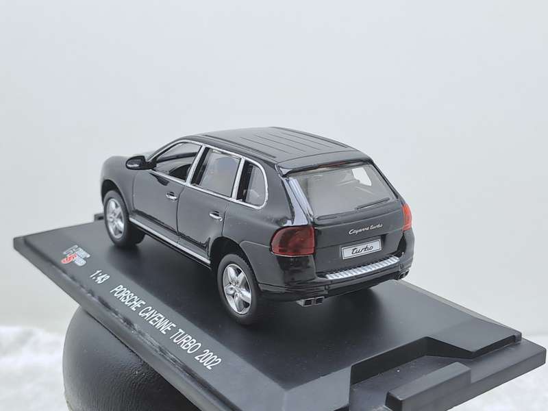 High Speed 2002 Porche Cayenne Turbo 1:43 Scale