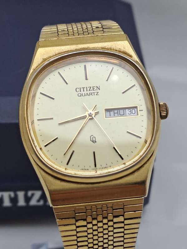 Vintage 1980`s Citizen Quartz  Mens watch 1250-212361-Y Gold tone Day/Date Watch working in case