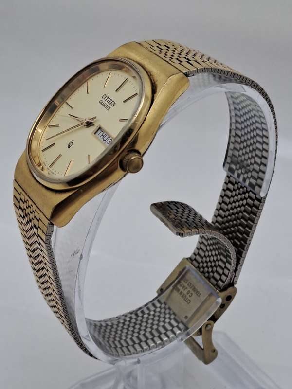 Vintage 1980`s Citizen Quartz  Mens watch 1250-212361-Y Gold tone Day/Date Watch working in case