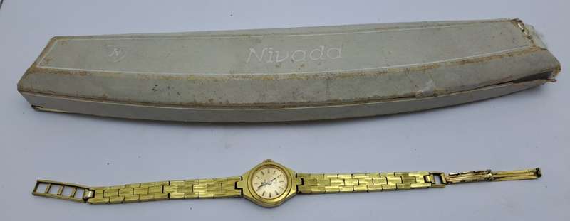 Vintage Ladies Swiss NIVADA Mechanical Watch 17 Jewels - Working-In Case