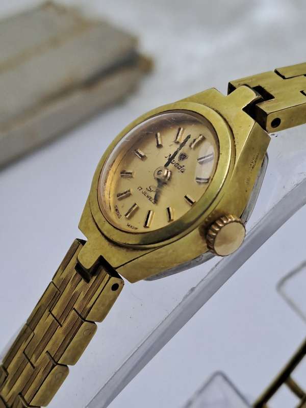 Vintage Ladies Swiss NIVADA Mechanical Watch 17 Jewels - Working-In Case