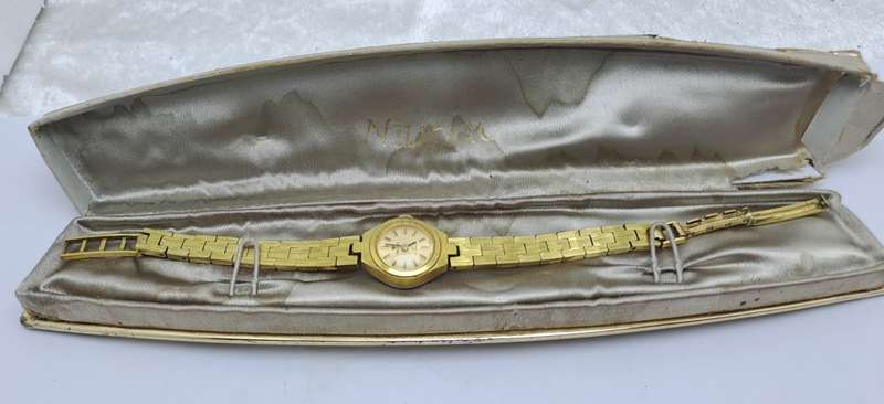 Vintage Ladies Swiss NIVADA Mechanical Watch 17 Jewels - Working-In Case