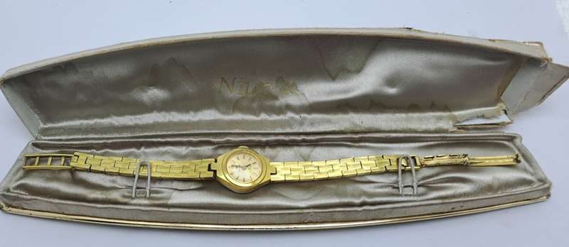 Vintage Ladies Swiss NIVADA Mechanical Watch 17 Jewels - Working-In Case