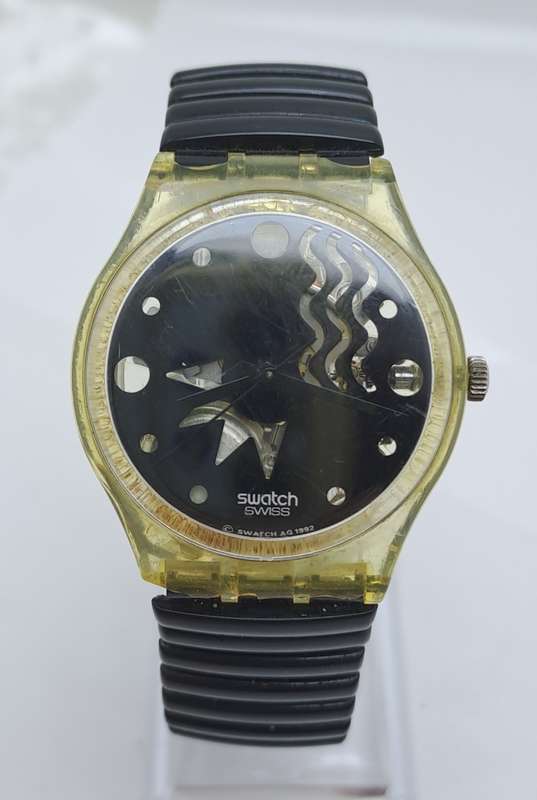 Pre-Owned Vintage Ladies Swiss Black face Swatch  AG1992 quartz watch -Working