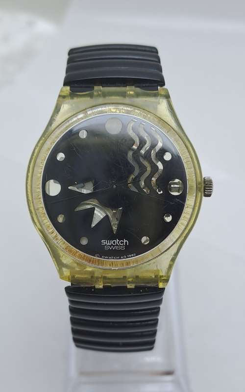 Pre-Owned Vintage Ladies Swiss Black face Swatch  AG1992 quartz watch -Working