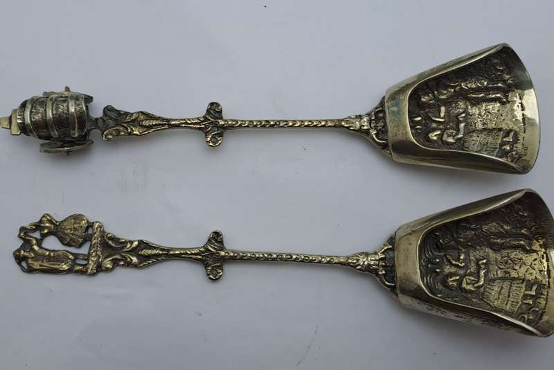 2  Vintage Royal Copenhagen Pictorial Caddy Spoons -Boxed-Made in Holland