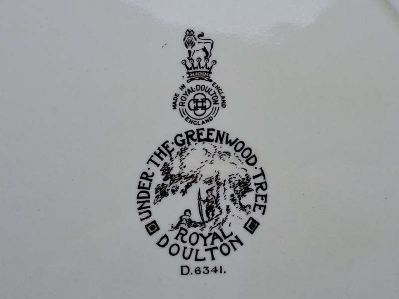 Vintage Royal Doulton D.6341 `Under the Greenwood Tree` Plate- 26,3cm