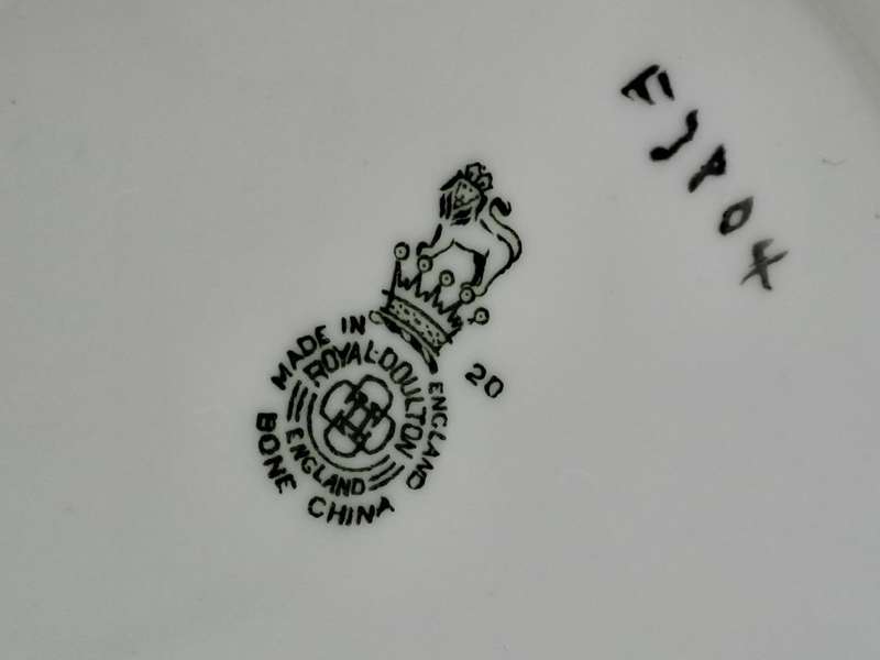 Vintage Royal Doulton Coaching scene Mug 7,5cm x 8,5cm Made in England