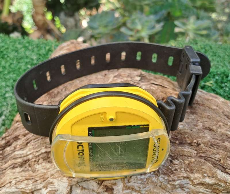 Pre-owned Suunto Octopus II Dive Computer -Working -Good condition -with scratch Guard.