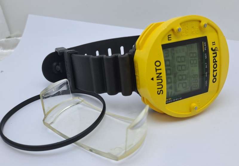 Pre-owned Suunto Octopus II Dive Computer -Working -Good condition -with scratch Guard.