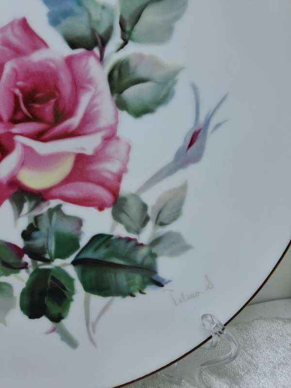 Vintage Noritake `NIPPON TOKI KAISHA` Wall Plate Pink roses -still in Original Packaging- 26.6cm