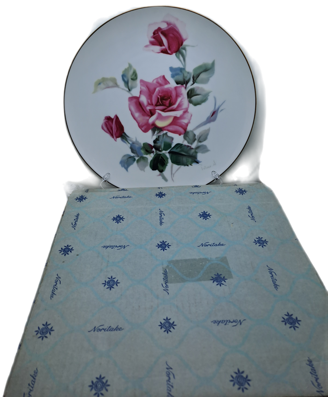 Vintage Noritake `NIPPON TOKI KAISHA` Wall Plate Pink roses -still in Original Packaging- 26.6cm